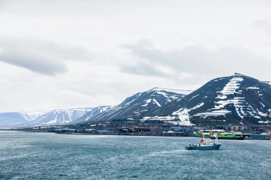 Longyearbyen, Svalbard, Norveç. Güzel manzara kutup dairesi. Svalbard Norveç ile Kuzey Kutbu arasında bulunan bir Norveç takımadasıdır. En kuzeydeki yaşam alanlarından biri.