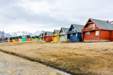 Longyearbyen, Svalbard, Norveç. Güzel manzara kutup dairesi. Svalbard Norveç ile Kuzey Kutbu arasında bulunan bir Norveç takımadasıdır. En kuzeydeki yaşam alanlarından biri.