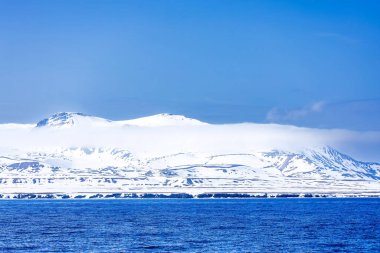 Svalbard, Norveç. Güzel manzara, Kuzey Kutup Dairesi Norveç. Svalbard Norveç ile Kuzey Kutbu arasında bulunan bir Norveç takımadasıdır. En kuzeydeki yaşam alanlarından biri.