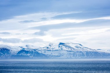 Svalbard, Norveç. Güzel manzara, Kuzey Kutup Dairesi Norveç. Svalbard Norveç ile Kuzey Kutbu arasında bulunan bir Norveç takımadasıdır. En kuzeydeki yaşam alanlarından biri.