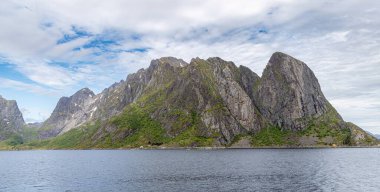 Sakrisy, Lofoten Adaları, Norveç, Lofoten Adaları, Norveç. Sakrisy, Lofoten 'ın zengin tarihini ve geleneklerini keşfetmek için mükemmel bir yer.