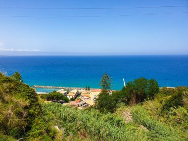 harika yeşil ve mavi deniz manzarası