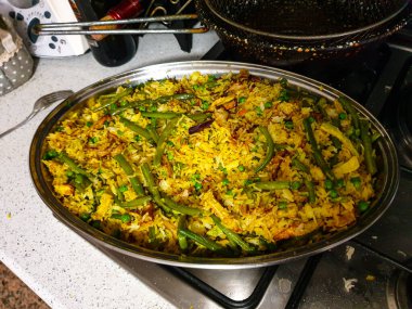 Sebzeli ev yapımı pirinç.