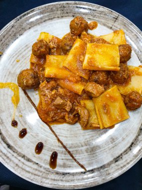 Köfteli paccheri - üst görünüm