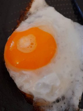 Bir ev yapımı sahanda yumurta.