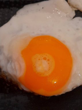 Bir ev yapımı sahanda yumurta.