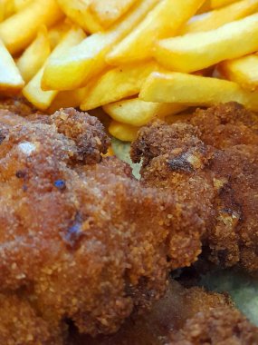 Ev yapımı rulo köfte yemeye hazır..