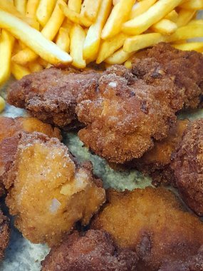 Ev yapımı rulo köfte yemeye hazır..