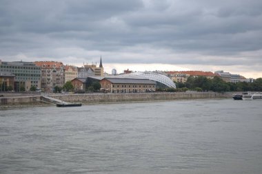Macaristan 'ın Budapeşte şehrinden geçen Tuna Nehri, 25 Haziran 2025' te fotoğraflandı..