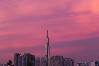 Bitexco ve Landmark 81, Saigon Köprüsü ve Manzaralı Ho Chi Minh City 'de Sunset' te. Yüksek kalite fotoğraf