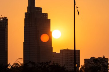 Bitexco ve Landmark 81, Saigon Köprüsü ve Manzaralı Ho Chi Minh City 'de Sunset' te. Yüksek kalite fotoğraf