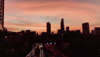 Bitexco ve Landmark 81, Saigon Köprüsü ve Manzaralı Ho Chi Minh City 'de Sunset' te. Yüksek kalite fotoğraf