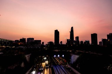 Bitexco ve Landmark 81, Ho Chi Minh City 'de Saigon Köprüsü ve Manzaralı Günbatımı