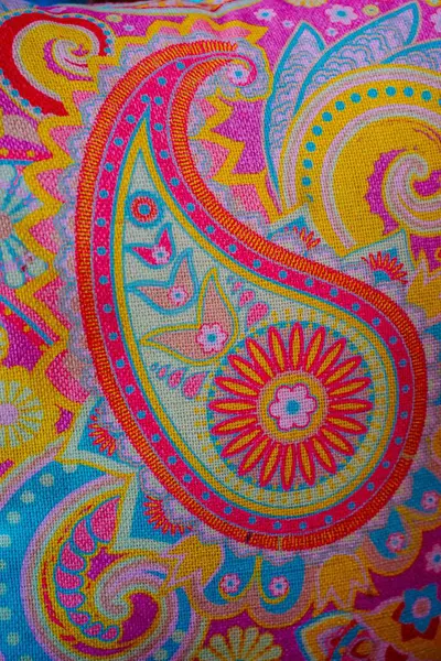 Blue Sky Flowers ve Mother Mary Statue Sahne Sahil Manzaralı Vung Tau Plajı.