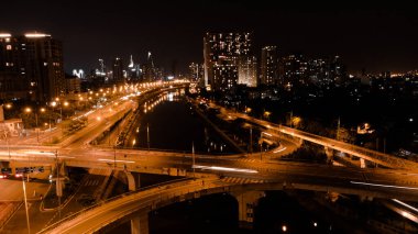 Bitexco ve Landmark 81, Ho Chi Minh City 'de Saigon Köprüsü ve Manzaralı Günbatımı