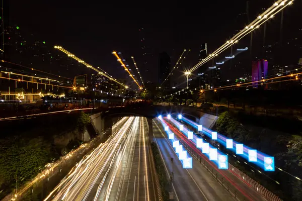 Bitexco ve Landmark 81, Ho Chi Minh City 'de Saigon Köprüsü ve Manzaralı Günbatımı