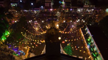 Noel 'de Binh An Kilisesi Uçan Kamera Görünümü Çarpıcı Şenlik Işığı