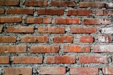 Kaba kırmızı tuğla duvar yapısının görüntüsü