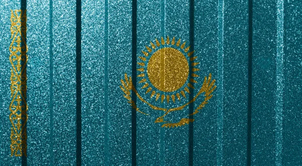 金属壁にカザフスタンの繊維旗 線のあるカラフルな自然抽象幾何学的背景 — ストック写真