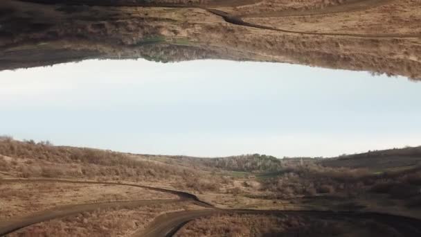 Вид Воздуха Сухое Поле Грязные Сельские Дороги Параллельная Вселенная Мир — стоковое видео