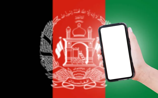 Férfi Kéz Gazdaság Okostelefon Üres Képernyőn Háttérben Elmosódott Zászló Afganisztán — Stock Fotó