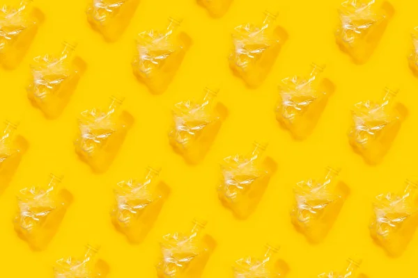 Patrón Botellas Plástico Arrugado Sobre Fondo Amarillo Collage Fotos —  Fotos de Stock