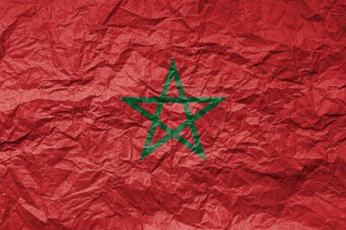 Buruşmuş kağıt üzerinde Fas bayrağı. Desenli arkaplan.
