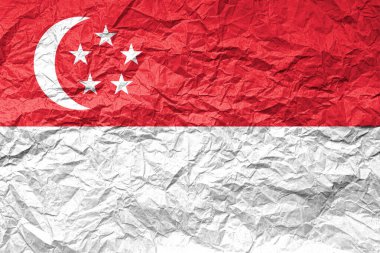 Buruşmuş kağıt üzerinde Singapur bayrağı. Desenli arkaplan.