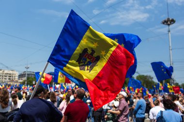 Avrupa Moldova Meclisi. Moldova halkının ulusal toplantısı. Avrupa Birliği ve Moldova Cumhuriyeti bayrağı. Chisinau, Moldova - 21 Mayıs 2023.