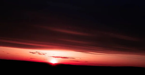 Peisaj Frumos Apus Întunecat Colorat Răsărit Soare Fundal Natural Vizualizare — Fotografie, imagine de stoc