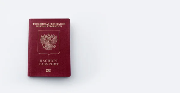 Close Van Russisch Paspoort Geïsoleerd Witte Achtergrond Met Kopieerruimte Panoramisch Stockfoto