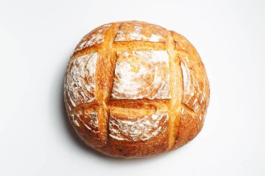 Beyaz arka plan üzerinde izole taze yuvarlak ekmek.