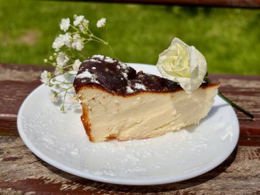 plaka üzerinde Cheesecake