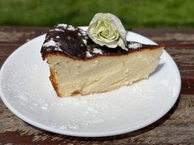 Parçası cheesecake çikolata ile