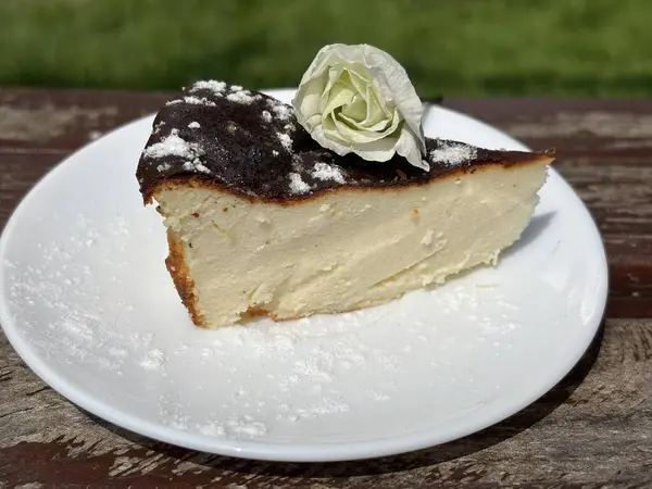 Parçası cheesecake çikolata ile