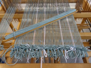 Yün dokuma tezgahında ahşap tezgah araçları