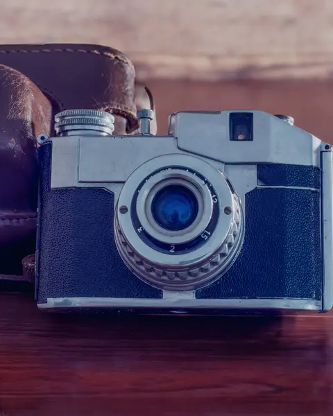 Geçmişi hatırlamak için eski İtalyan analog kamerası.