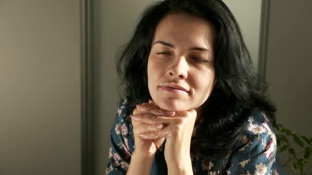 Portrét Přemýšlivé Pracovnice Úřadu Business Woman Sit Thinking Odpočiňte Zpomalený — Stock video