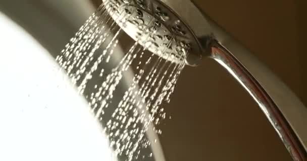 Banyo Duş Başlığını Kapatın Dökülen Damlaları Sızıntı Yavaş Çekim Bit — Stok video