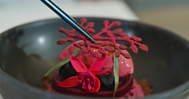 Шеф Кухар Приготує Смачний Десерт Процес Приготування Їжі Кухні Ресторану — стокове відео
