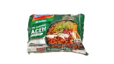 Jakarta, Endonezya - 28 Kasım 2024. Indomie goreng Aceh, Endonezya 'nın en lezzetli hazır eriştesinin kendine özgü bir Acehnese tadı vardır..