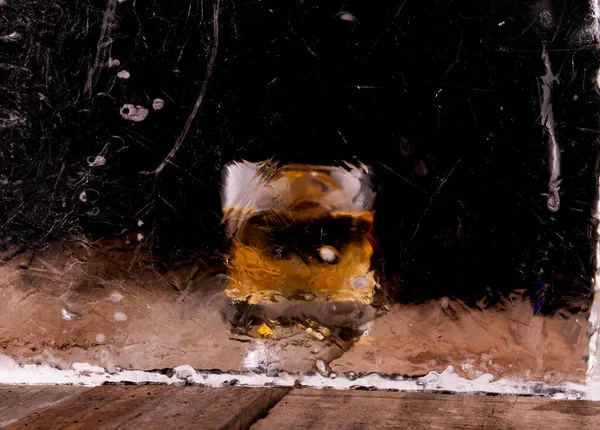 Whisky Malta Simple Vidrio Específico Con Hielo Transparente Esfera Aislada — Foto de Stock
