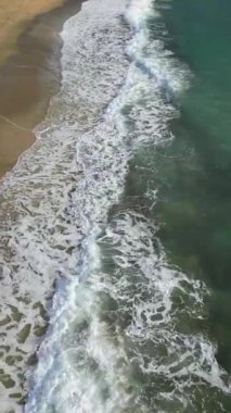İHA video deniz dalgaları kumlu sahil