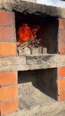 # Yakacak odun ateşinde ateş #