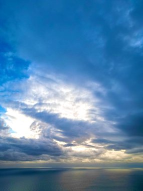 Bulutlar gökyüzü ışığı gümüş gün batımı