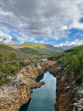 Kanyonun 4k drone görüntüsü. Yüksek kalite fotoğraf