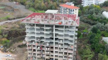  İHA video fpv konut kompleksinin yapımı. Yüksek kalite 4k görüntü