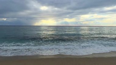 Kumlu sahil Kleopatra Alanya görünür deniz. Yüksek kaliteli FullHD görüntüler