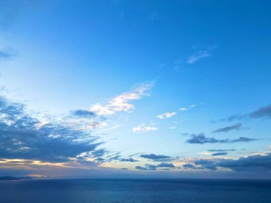 Bulutlar gökyüzü ışığı gümüş gün batımı