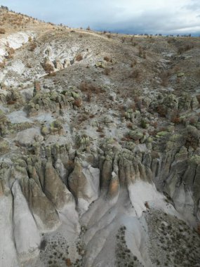 kayalar volkanik dağlar drone görüntüsü